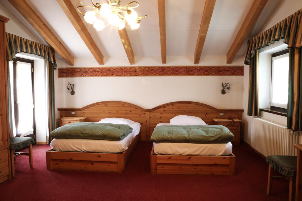Dolomiti Hotel Cozzio Madonna Δωμάτιο φωτογραφία